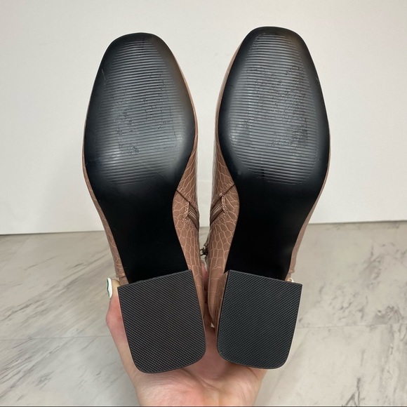 New! Steve Madden Darma Pink Crocodile Bootie 6M - Picture 13 of 14